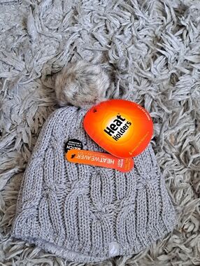 Grey Knit POM Beanie!